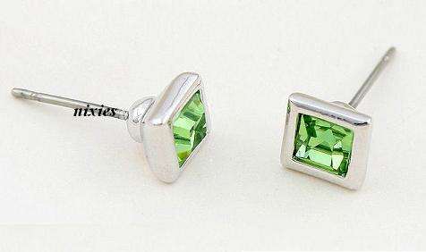 ELEGANT PERIDOT SWAROVSKI  SQUARE STUDS