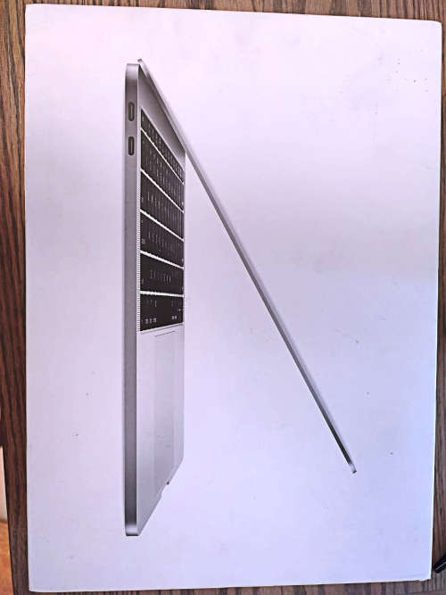 MacBook Pro 13 inch 2017 2.3GHz/8GB Ram/128GB SSD/Read description