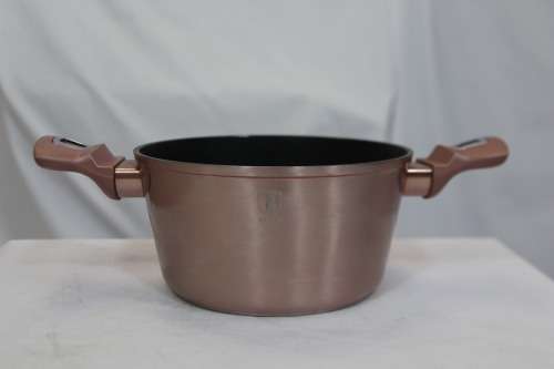 BERLINGER HAUS 28CM MARBLE COATING CASSEROLE-ROSEGOLD(SECOND HAND )(SKEWED)