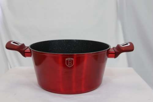 BERLINGER HAUS 28 CM MARBLE COATING CASSEROLE- METALLIC BURGUNDY(SECOND HAND)(LITTLE SKEWED)