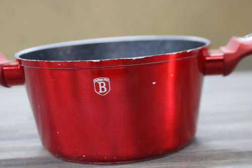 BERLINGER HAUS 20 CM MARBLE COATING CASSEROLE- METALLIC BURGUNDY(SECOND HAND)