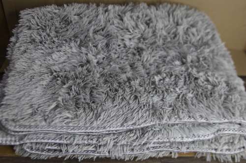 Light fluffy shaggy Rug/Carpet - Grey (Second hand)