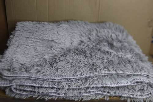 Light fluffy shaggy Rug/Carpet - Grey (Second hand)