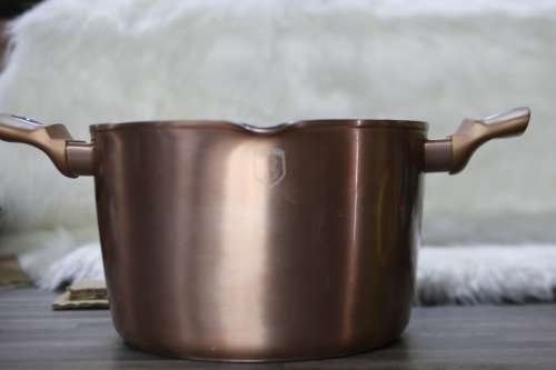 BERLINGER HAUS 24CM MARBLE COATING CASSEROLE-ROSE GOLD(SECON HAND )