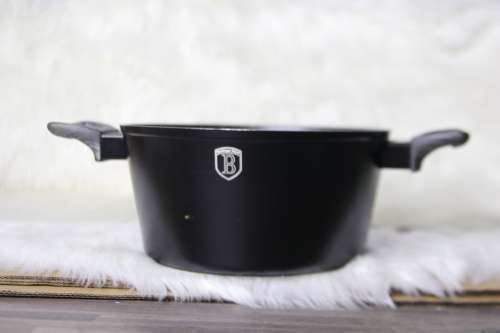 BERLINGER HAUS EBONY ROSEWOOD 24CM MARBLE COATING CASSEROLE(SECOND HAND)(NO LID)