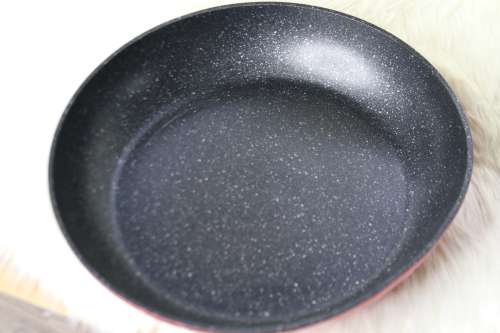 BERLINGER HAUS 28 CM MARBLE COATING FRY PAN - BURGUNDY METALLIC(SECOND HAND) (BROKEN HANDLE)(SKEWED)