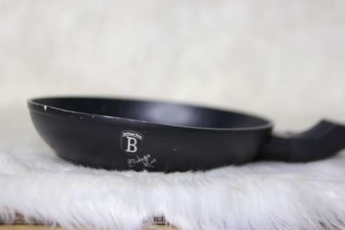 BERLINGER HAUS 20CM MARBLE COATING FRYPAN- BLACK SILVER (SECOND HAND)(SKEWED)