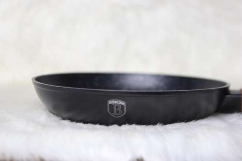 BERLINGER HAUS 24CM TITANIUM COATING FRY PAN - EBONY ROSEWOOD(SECOND HAND)