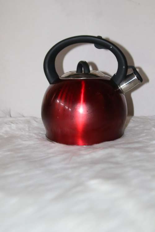 BERLINGER HAUS 3L STAINLESS STEEL WHISTLING KETTLE - BURGUNDY METALLIC