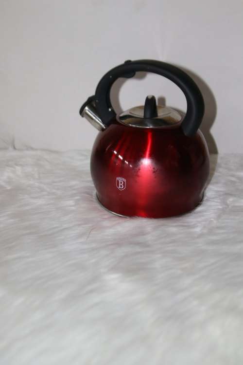 BERLINGER HAUS 3L STAINLESS STEEL WHISTLING KETTLE - BURGUNDY METALLIC