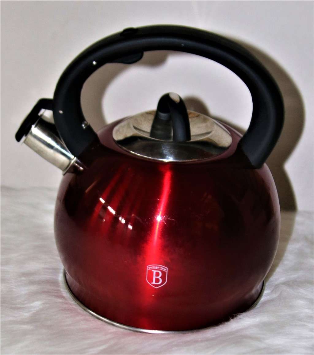 Berlinger Haus 3L Stainless Steel Whistling Kettle - Burgundy Metallic