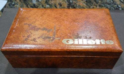 Vintage Gillette New Aristocrat Razor (with case, O4, 1969)