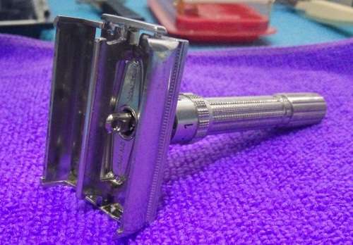 Vintage Gillette Slim Adjustable Razor (H2, 1962)