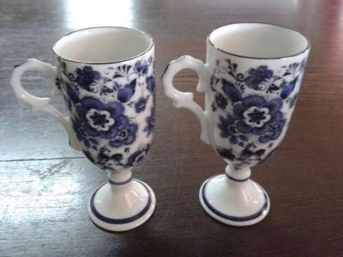PAIR OF ORNATE BLUE DELFT ESPRESSO MUGS?