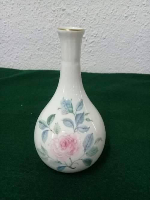 GORGEOUS WEDGWOOD BUD VASE - MIST ROSE