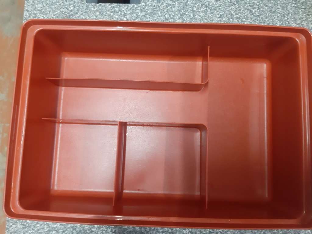 TUPPERWARE SEWING / CRAFT BOX