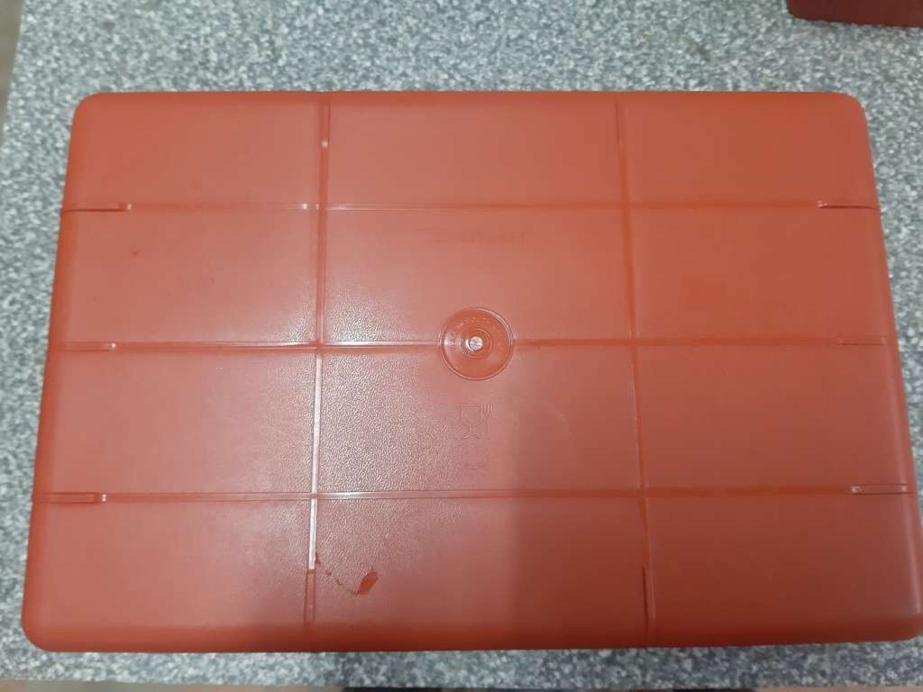 TUPPERWARE SEWING / CRAFT BOX