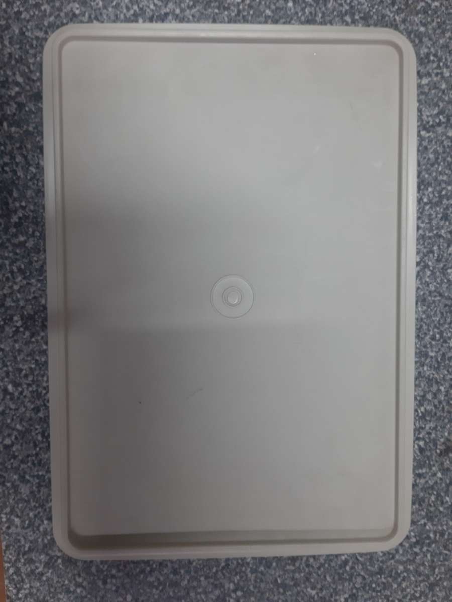 TUPPERWARE SEWING / CRAFT BOX