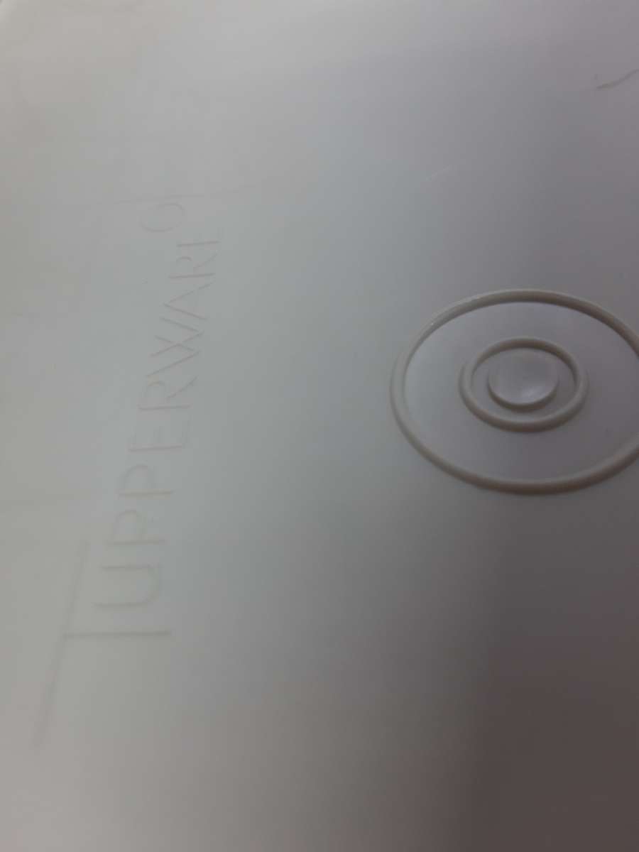 TUPPERWARE SEWING / CRAFT BOX