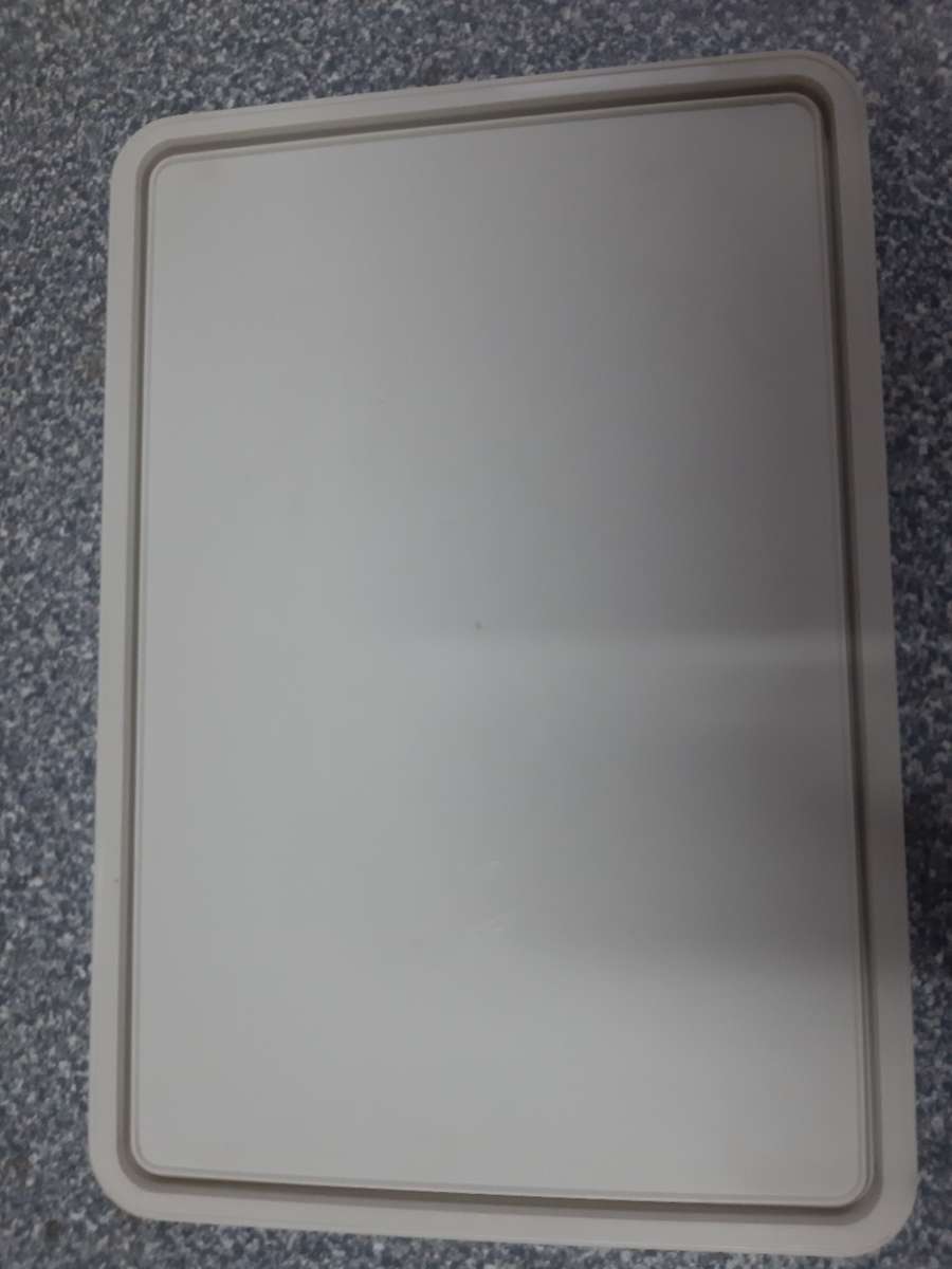 TUPPERWARE SEWING / CRAFT BOX