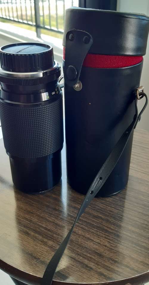 Vintage MINOLTA SRT 1016 Camera with f 80 - 200 mm lens