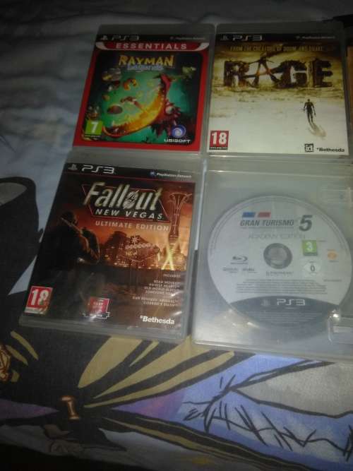 PS3 320GB WITH 10 GAMES + RED Controller