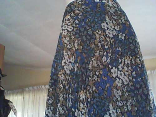 BLUE WITH FLOWERS  WRAP AROUND SKIRT - SIZE L - LIKE NEW