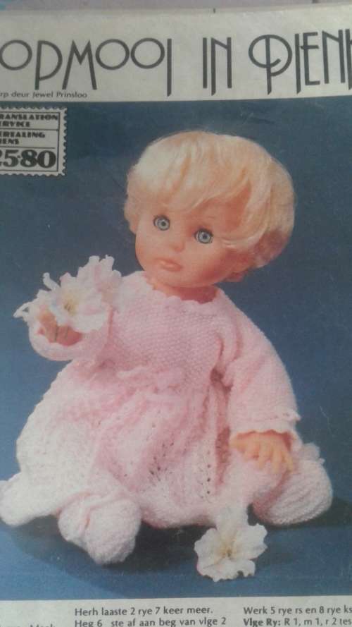 VINTAGE DOLL KNITTING: AFRIKAANS FIRST LOVE DOLL POPMOOI IN PIENK