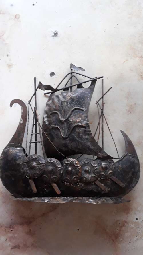 ANTIQUES and COLLECTABLES: VINTAGE LIKE VICKING SHIP DISPLAY PEACE
