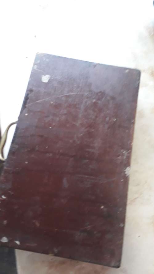 ANTIQUES AND COLLECTABLES: SOLID WOODEN CASE WITH HAND CRAFTED SHIP ON LID AND BRASS HANDLE