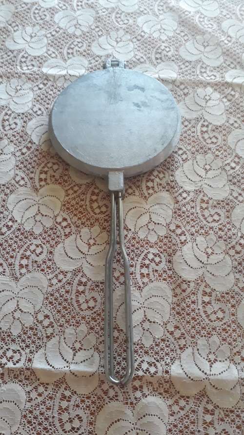 VINTAGE WAFFEL MAKER METAL