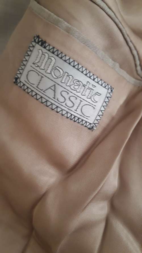 Light Coloured Suite - Pre-Loved