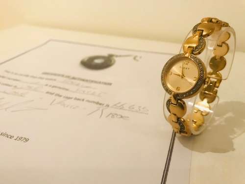 Stunning Facet Ladies Watch!