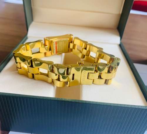 Stunning Ladies Gucci Gold Plated Watch! & Original Box!