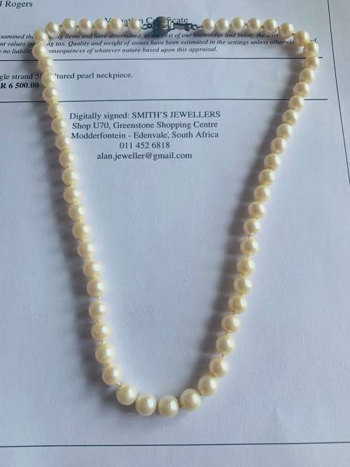 Stunning Single Strand 58 Cultured Pearl Neckpiece!! Valued @ R6500.00!