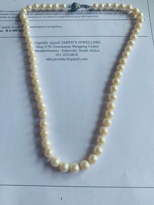Stunning Single Strand 58 Cultured Pearl Neckpiece!! Valued @ R6500.00!