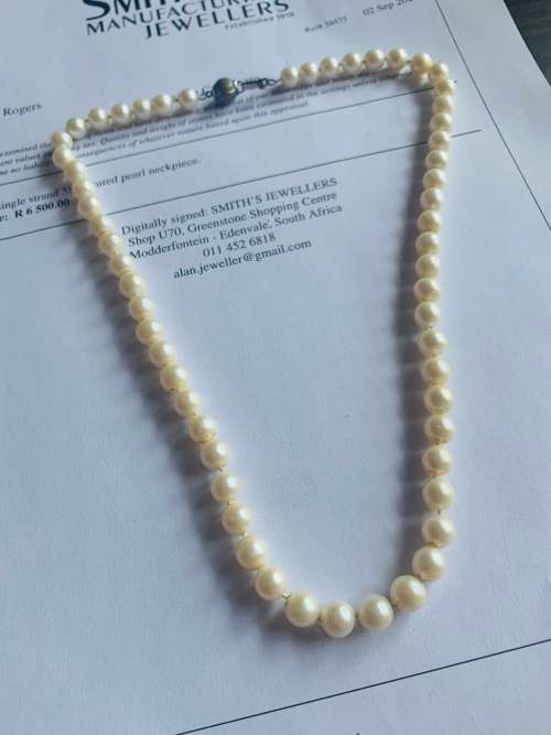 Stunning Single Strand 58 Cultured Pearl Neckpiece!! Valued @ R6500.00!