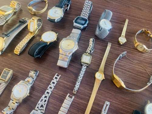 Large Job-Varoius Different Vintage Wristwatches!