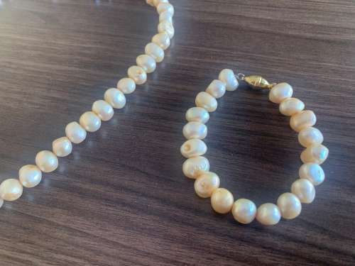 Vintage Solid Pearl Style Necklace & Bracelet!Stunning!