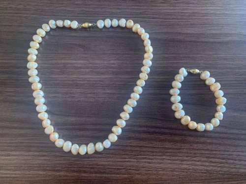 Vintage Solid Pearl Style Necklace & Bracelet!Stunning!
