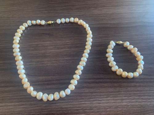 Vintage Solid Pearl Style Necklace & Bracelet!Stunning!