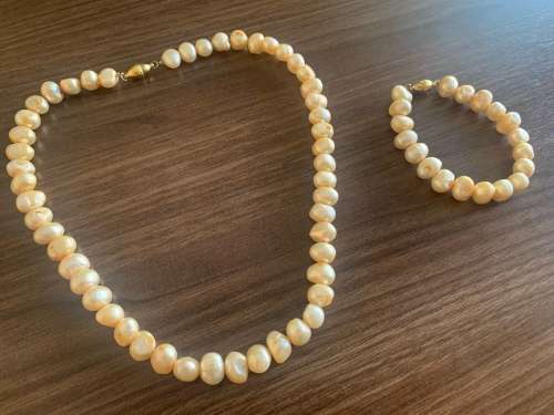Vintage Solid Pearl Style Necklace & Bracelet!Stunning!