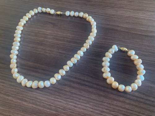 Vintage Solid Pearl Style Necklace & Bracelet!Stunning!