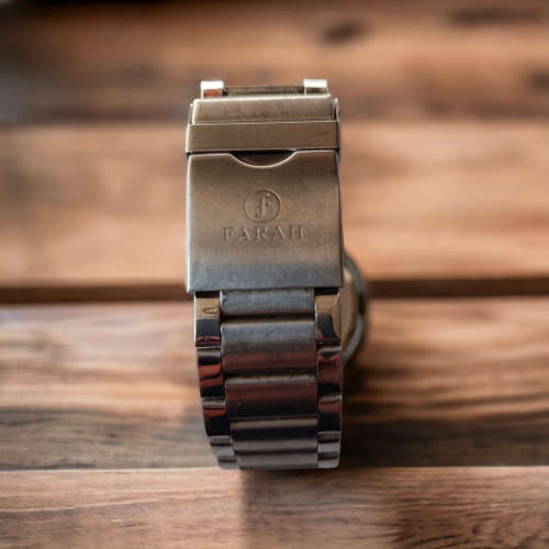 Stunning vintage Farah stainless steel gents watch valued R1500.00