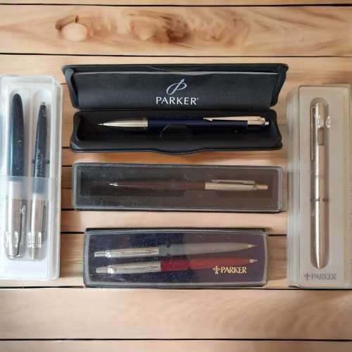 Stunning vintage collectors assortment of Parker pens with cases