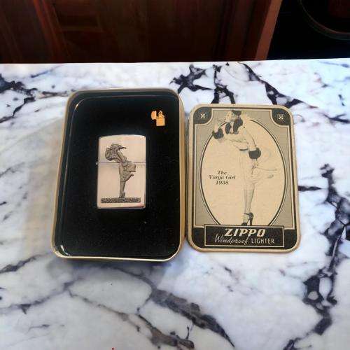 Rare vintage collectors Silver Zippo lighter with distinctive top with original casing
