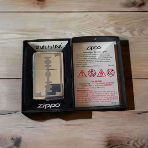 Stunning Vintage rare collectors Zippo lighter silver with pattern never been used