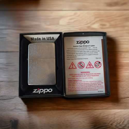 Rare collectors silver Zippo lighter never been used in original casing