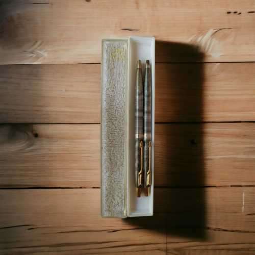 Rare vintage collectors sterling silver Parker Pens with case