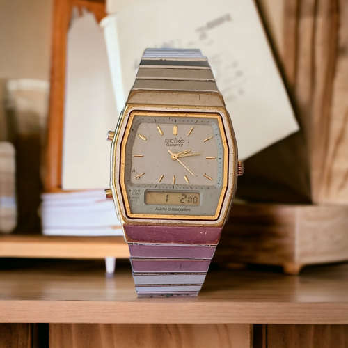 Vintage Collectors Seiko quartz gents watch analogue and digital value R5000.00